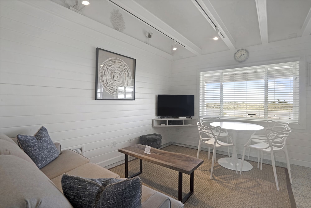 Driftwood Resort - photo 100