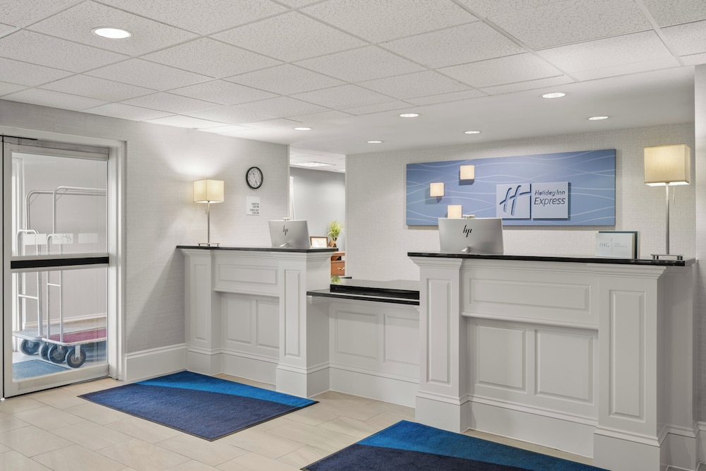 Holiday Inn Express & Suites New Buffalo by IHG - photo 42