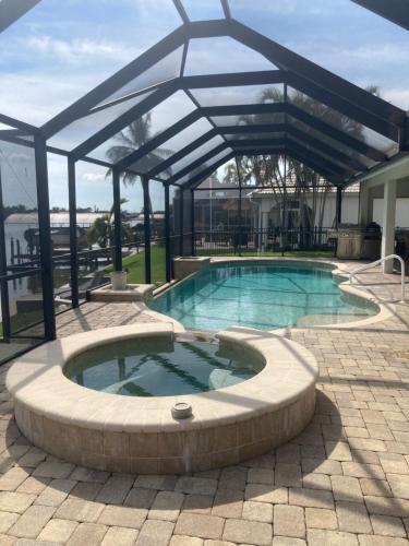 Beautiful Pool and Spa Cape Coral FL