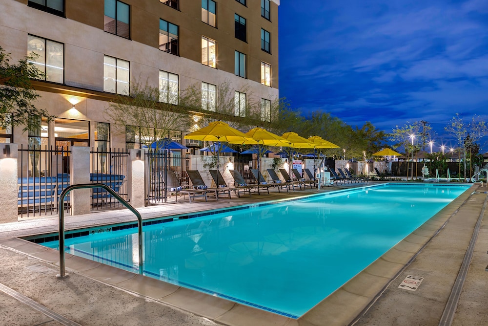 Home2Suites by Hilton Anaheim Resort - photo 30