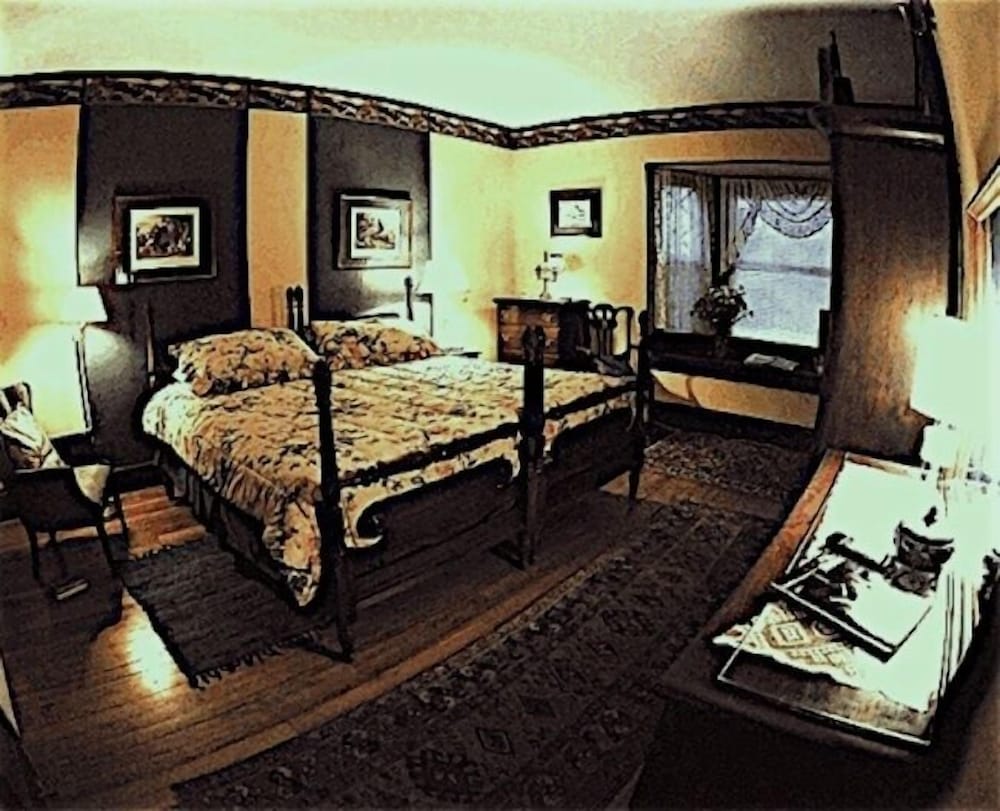 Whistler's Inn Bed & Breakfast - photo 16