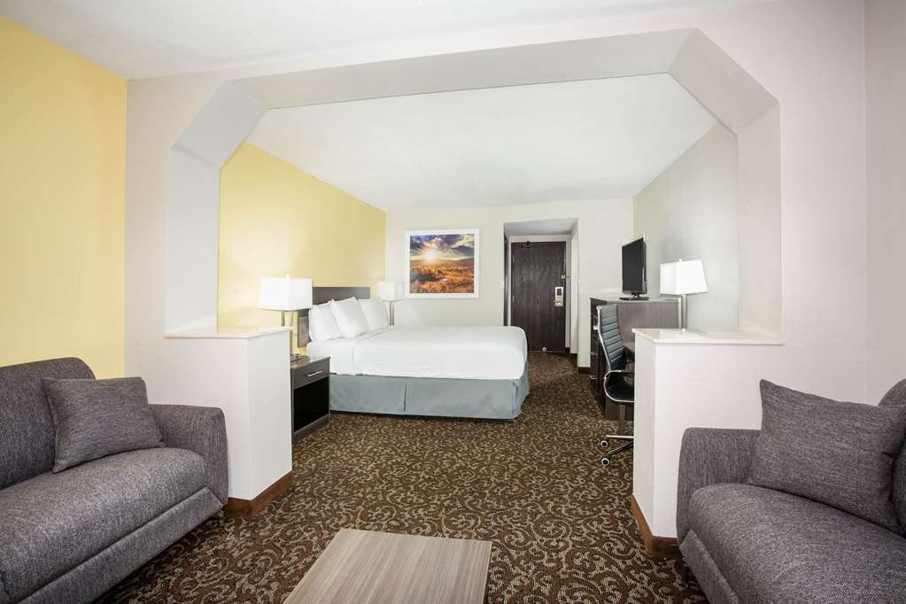 Days Inn by Wyndham Phoenix North - photo 28