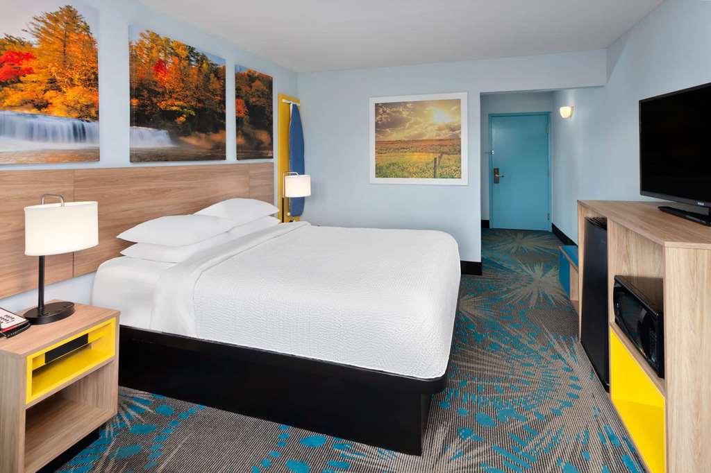 Days Inn & Suites by Wyndham Siler City - photo 14