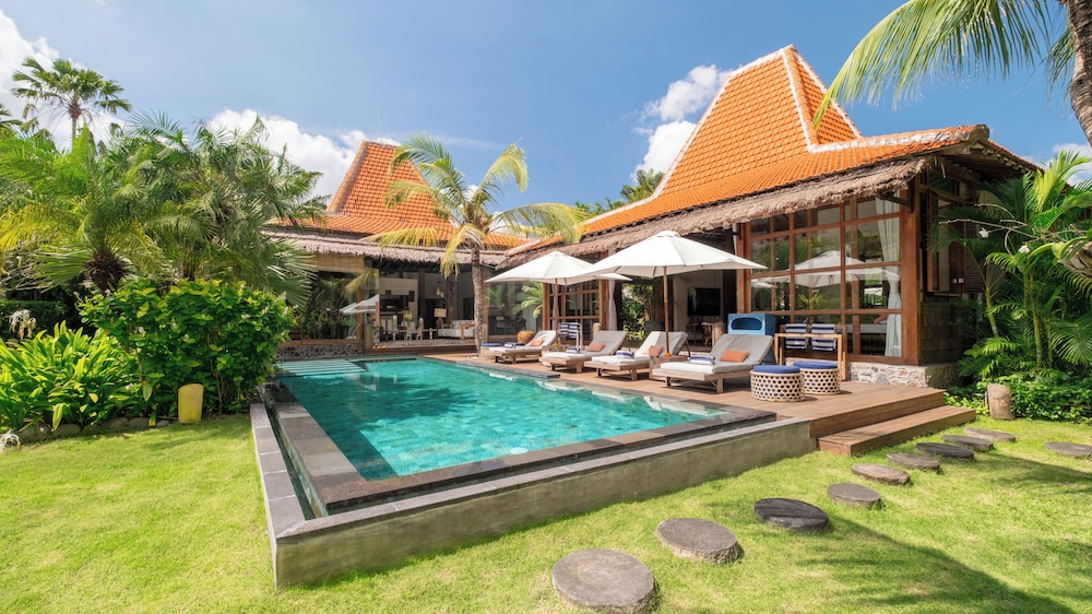 Villa Desa Roro by Villa Finder — 4-Star Luxury Hotel in Canggu, Indonesia