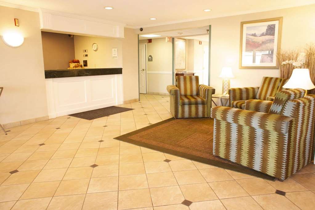 La Quinta Inn & Suites by Wyndham Chicago Gurnee - photo 5