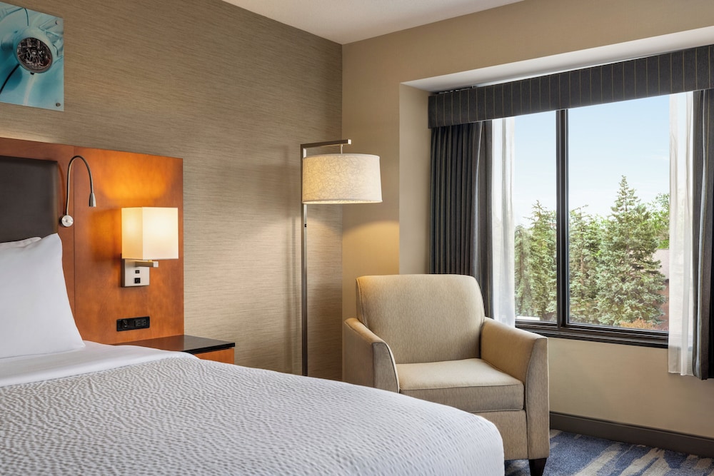 Crowne Plaza Auburn Hills by IHG - photo 15