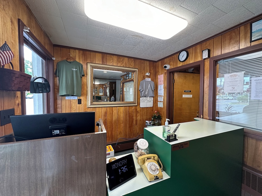 O'Sullivan's On The Lake Motel - photo 30