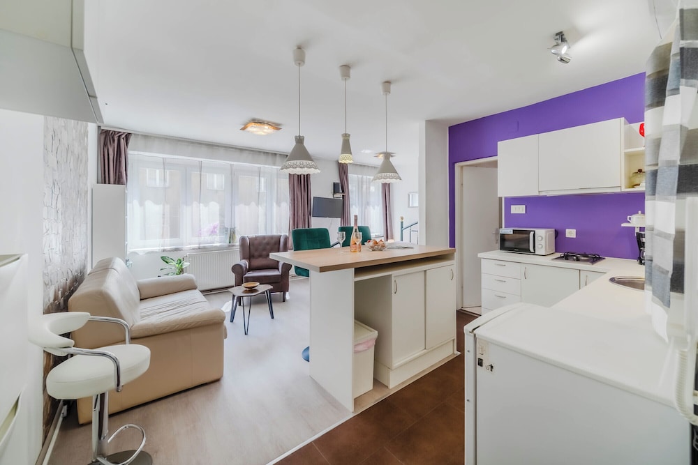 Charming Downtown Studio Happy Rentals — 4-Star Luxury Hotel in Zagreb, Croatia