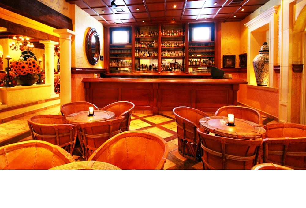 Hotel Bar