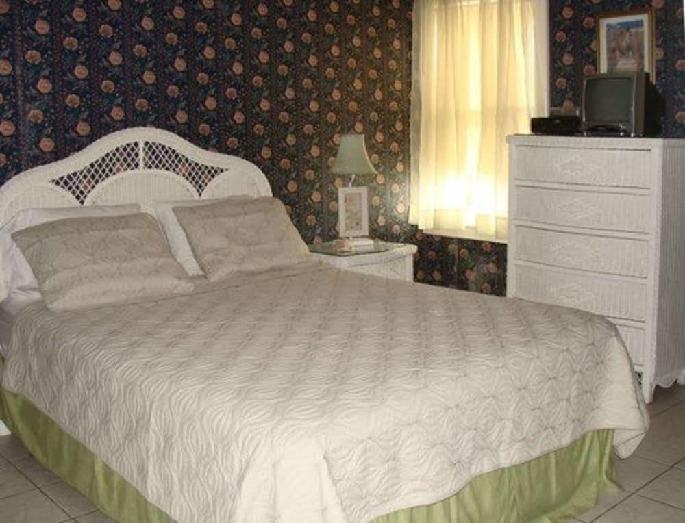 The Henry Collins Inn - photo 6