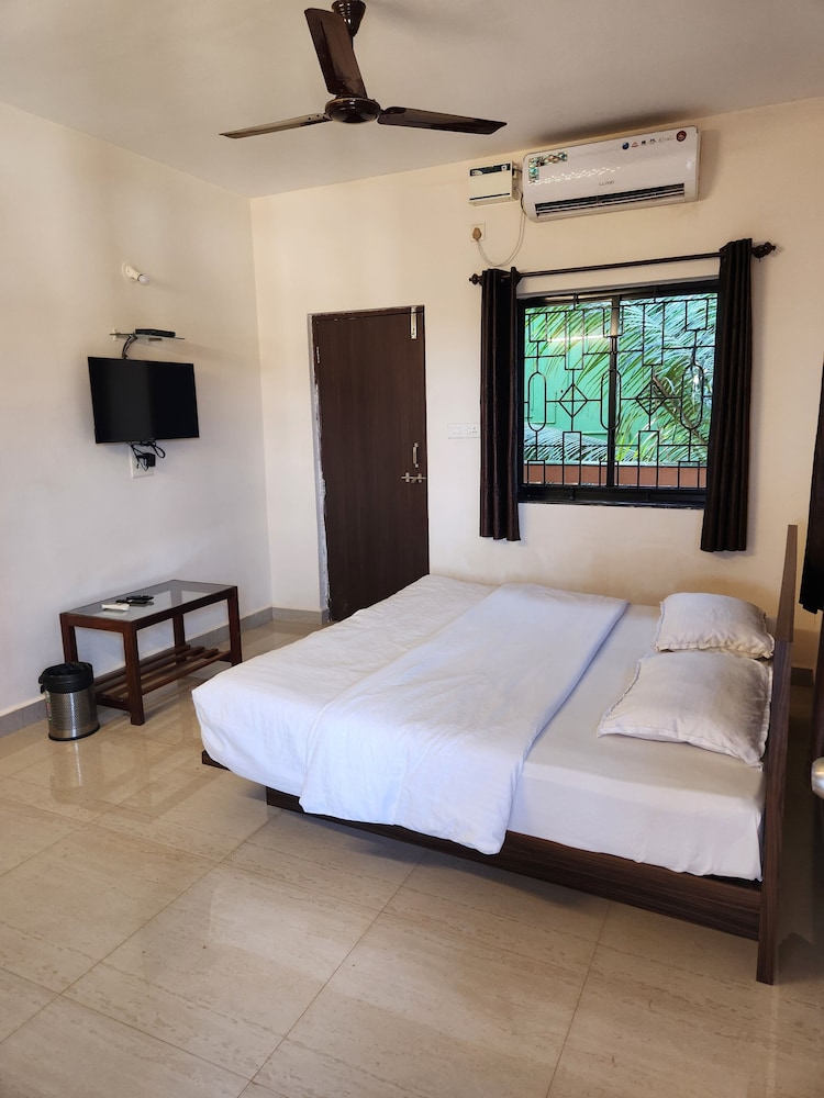 Sai Sharad Hotel — hotel in Pernem