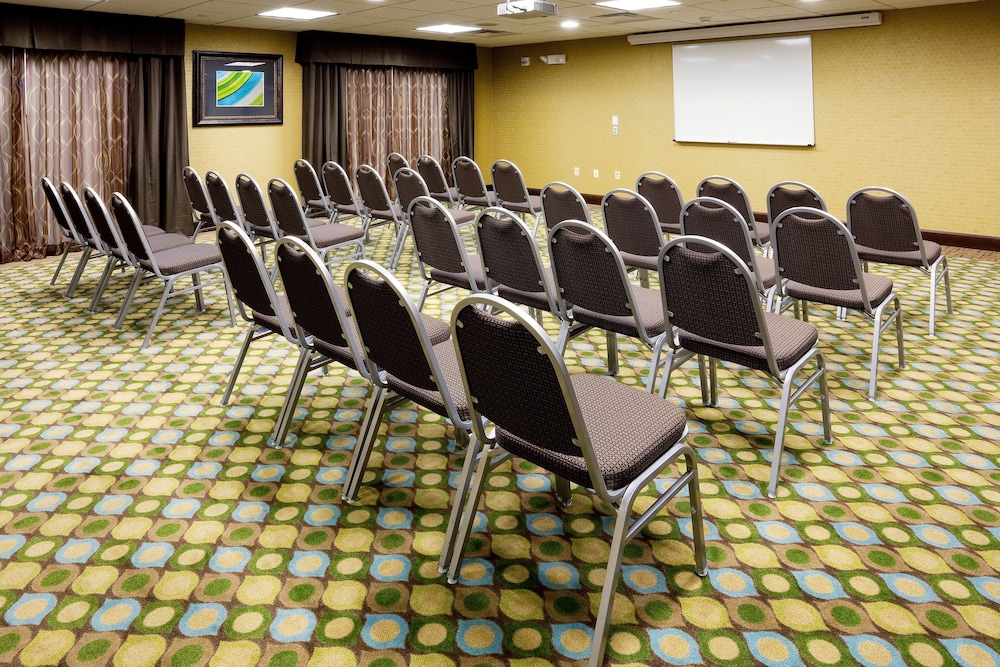 Holiday Inn Express Hotel & Suites Limerick Pottstown by IHG - photo 43