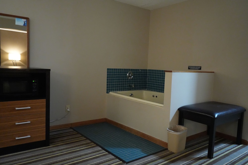 Watseka 24 Inn & Suites - photo 17