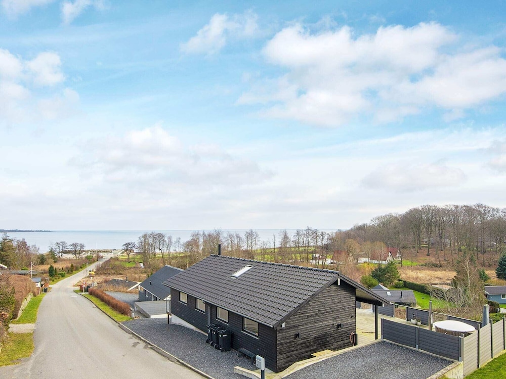 6 Person Holiday Home in Aabenraa — 4-Star Luxury Hotel in Aabenraa, Denmark