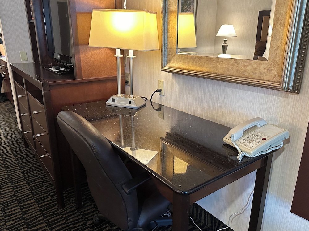 Sojourn Suites Portland Airport - photo 9
