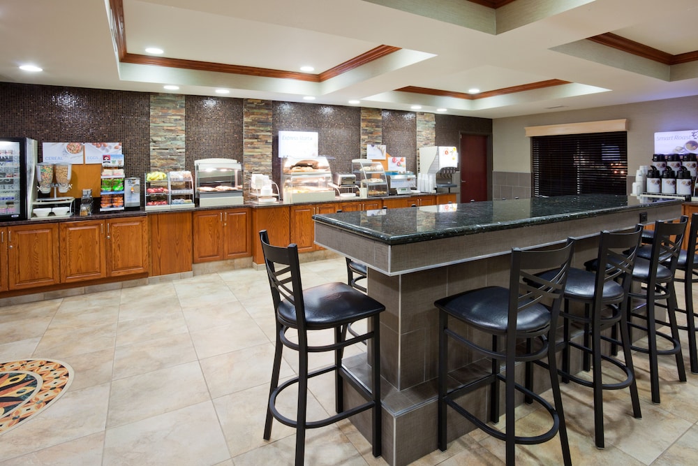 Holiday Inn Express & Suites Aberdeen by IHG - photo 39