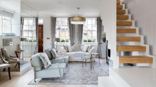 Pocket Full of Pearls 1 Bedroom Duplex Penthouse — 4-Star Luxury Hotel in London, United Kingdom