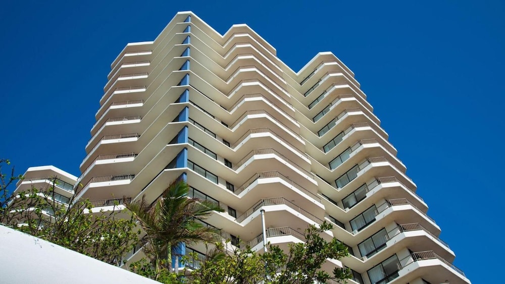 Beach House Seaside Resort Coolangatta - carbon neutral hotel in Coolangatta