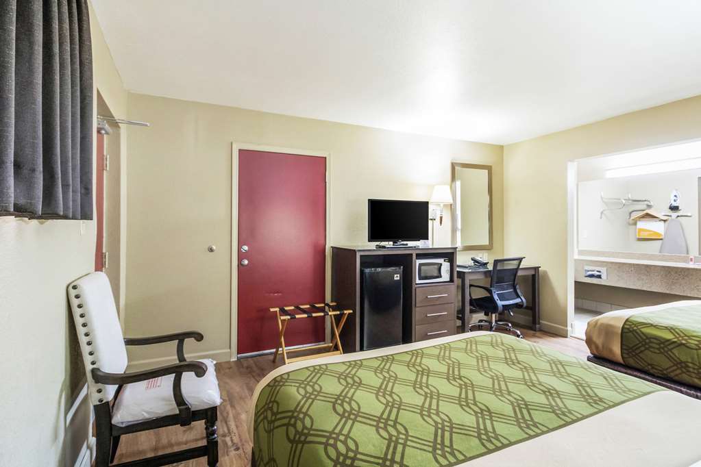 Econo Lodge Inn & Suites I 35 at Shawnee Mission - photo 13