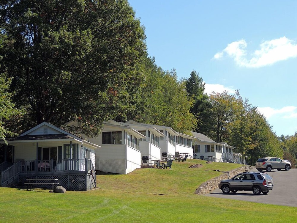 West Winds Motel & Cottages - photo 40