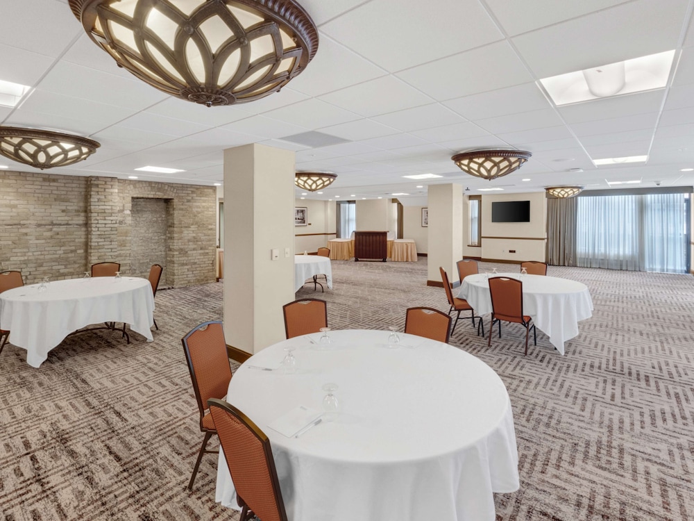 Hilton Garden Inn Milwaukee Downtown - photo 66