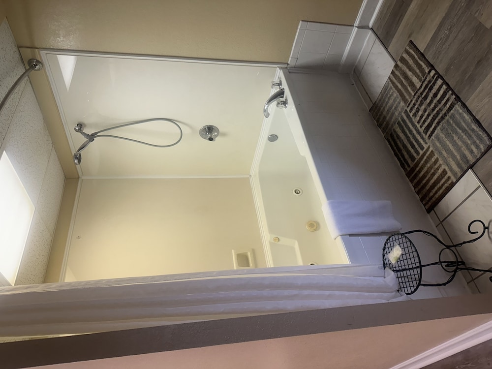 River Place Condo #2 1 Bedroom 1 Bathroom Condo — 4-Star Luxury Hotel in Pigeon Forge, United States
