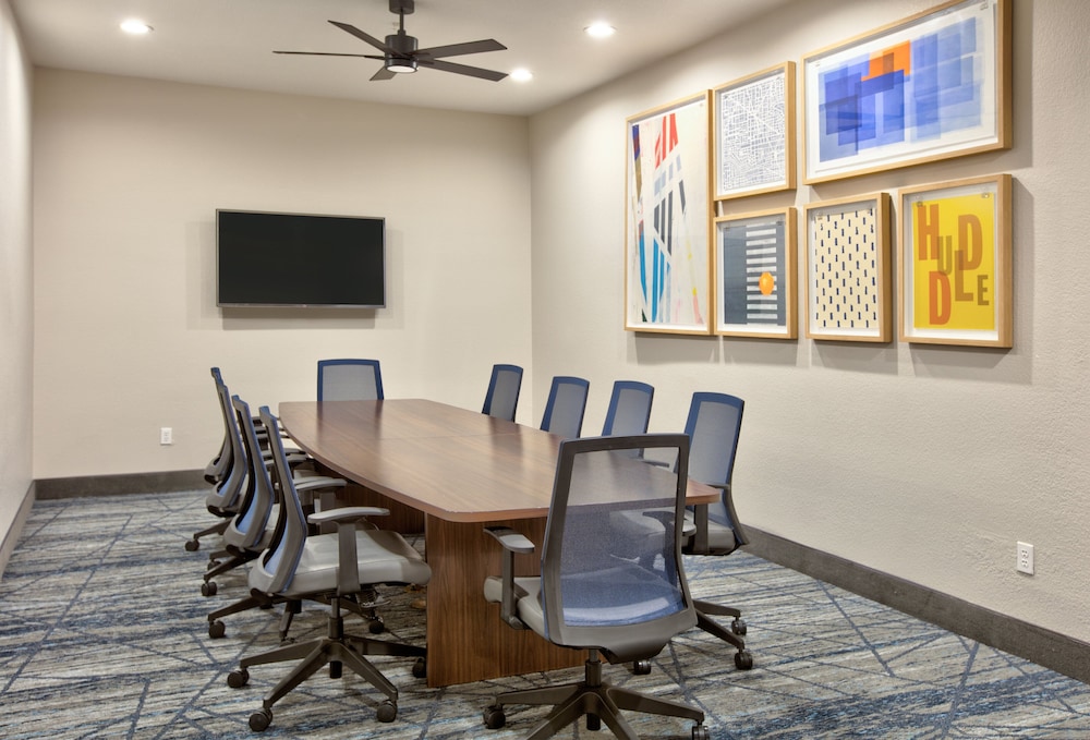 Holiday Inn Express & Suites North Dallas at Preston by IHG - photo 38