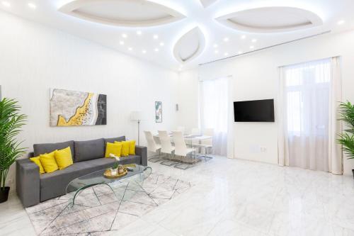 Luxurious Central Apartment next to the Danube River — 4-Star Luxury Hotel in Budapest, Hungary