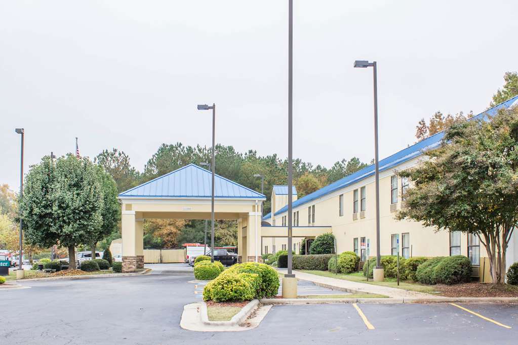 Econo Lodge Raleigh near Walnut Creek Amphitheatre - photo 3