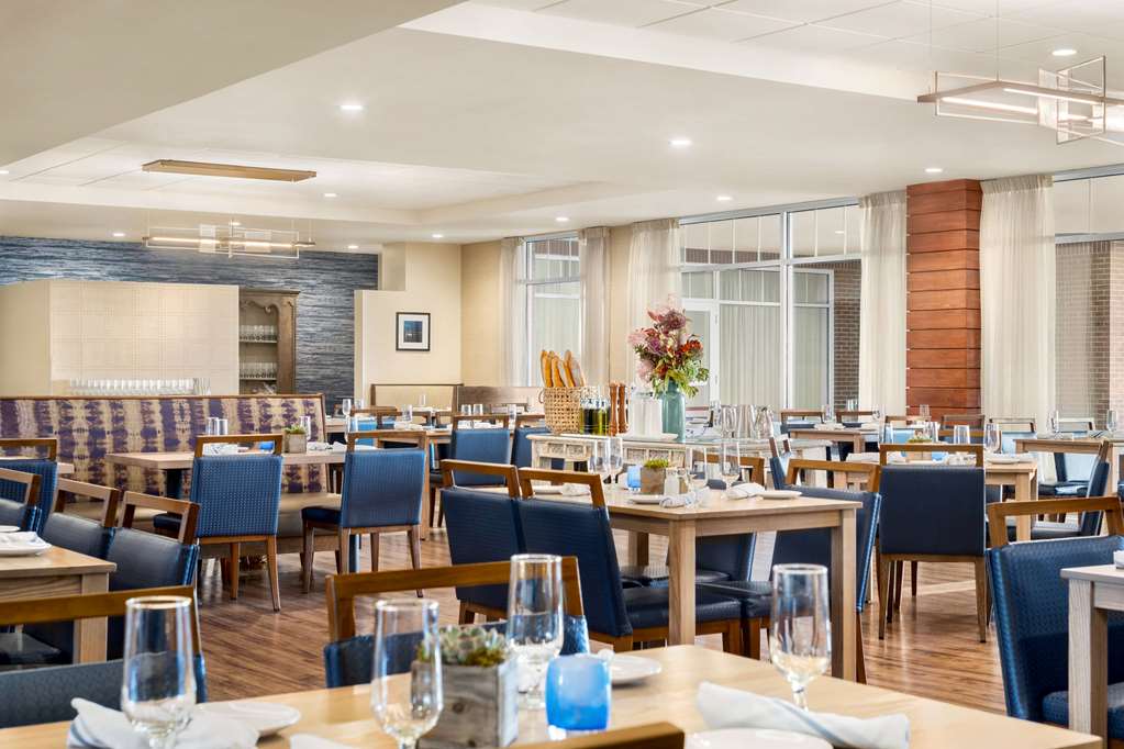 Wyndham Newport Hotel - photo 6