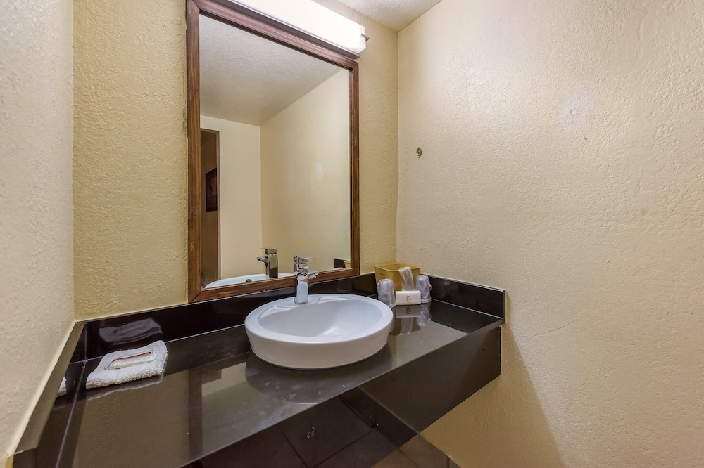 Red Roof Inn Plano - photo 11