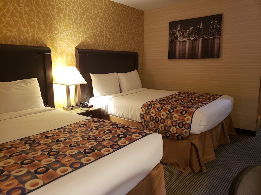 Elmhurst Hotel - photo 2