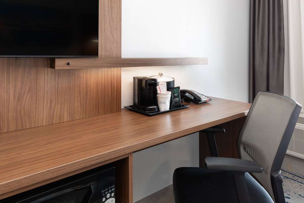 La Quinta Inn & Suites by Wyndham Rockport Fulton - photo 34