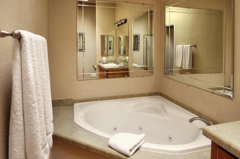 The Roundhouse Resort - photo 8