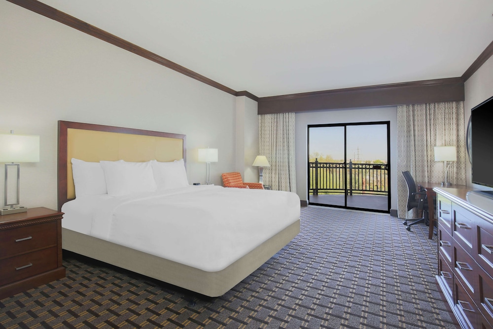 Hilton Phoenix Chandler - photo 8