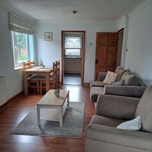 Cute little 2 bed near Cambridge pet-friendly hotel Fenstanton