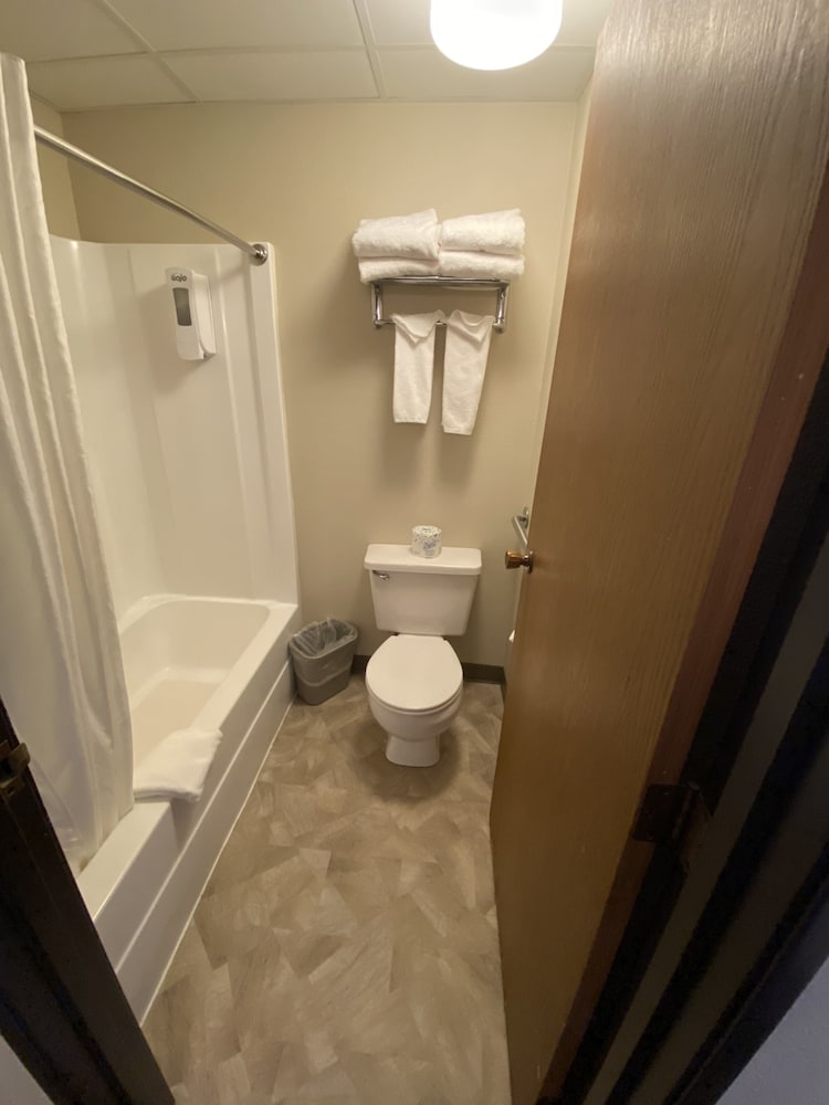 The Center Inn - photo 29