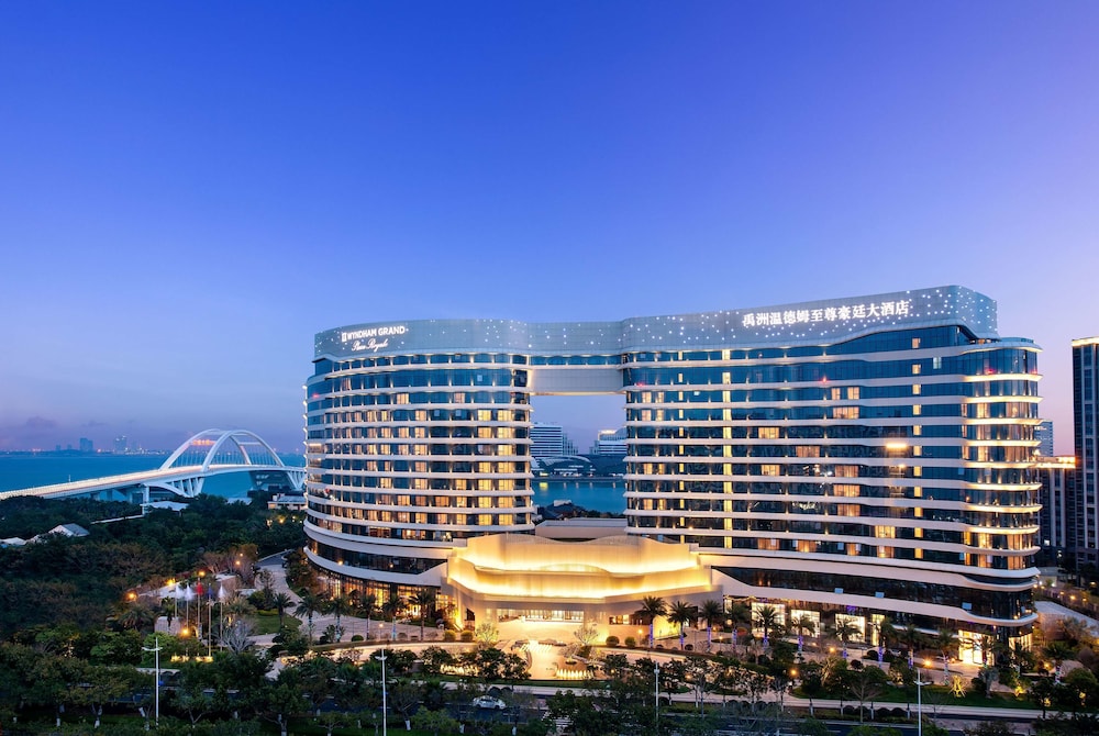 Wyndham Grand Plaza Royale Yuzhou Xiamen Wuyuan Bay — 5-Star Luxury Hotel in Xiamen, People's Republic of China