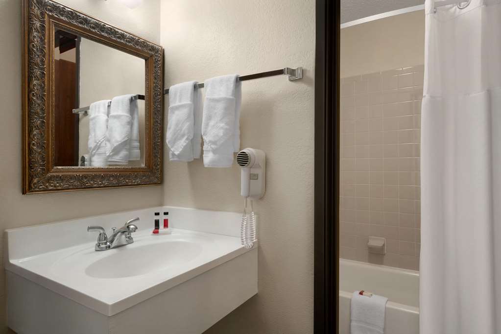 Days Inn by Wyndham Fort Collins - photo 23