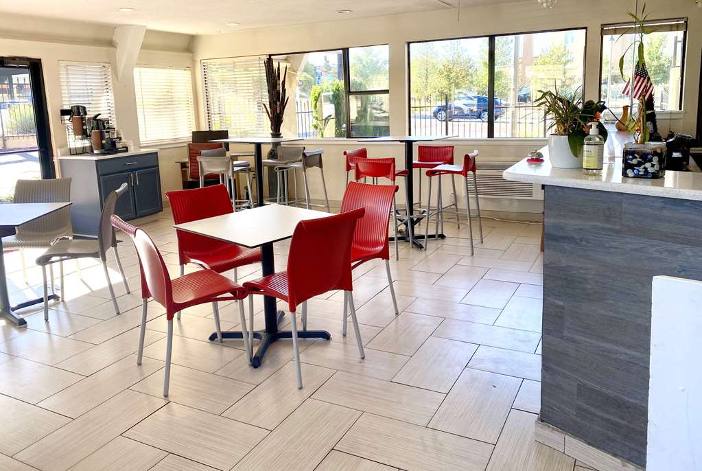 Super 8 by Wyndham Albuquerque Downtown - photo 13