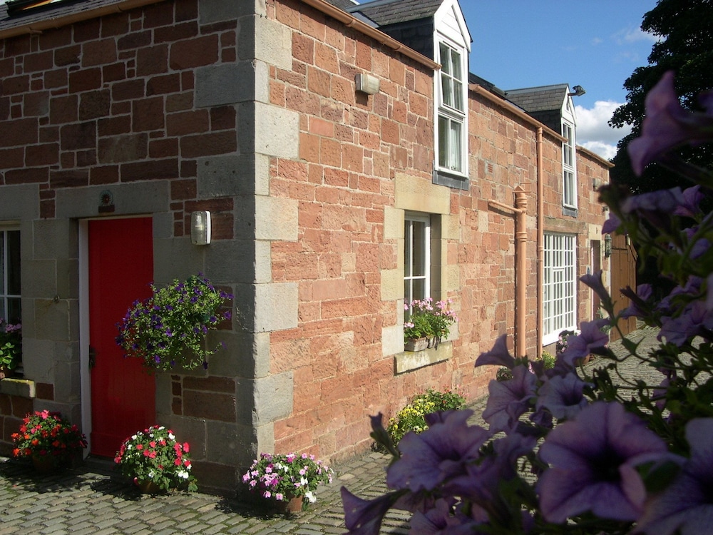 Harleyburn Cottages — 4-Star Luxury Hotel in Melrose, United Kingdom