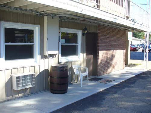 Villager Motel & Glen Manor Estate - photo 28