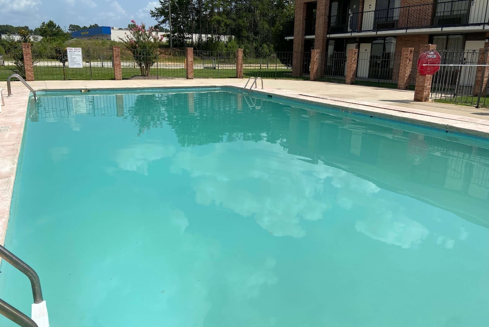 Days Inn by Wyndham Ozark - photo 14