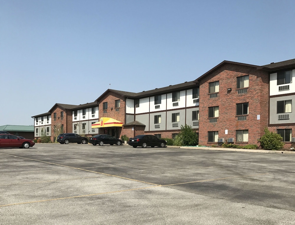 Super 8 by Wyndham Omaha West Dodge - featured photo