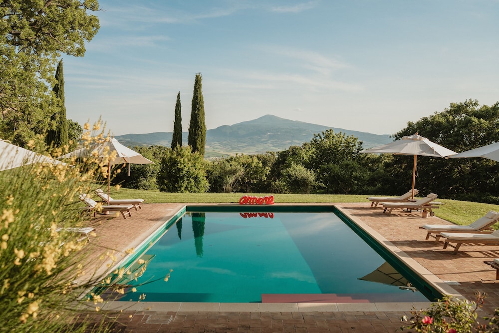 Agriturismo Le Macchie — 4-Star Luxury Hotel in Pienza, Italy