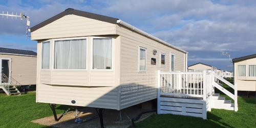 Oxley Retreat West Sands Seal Bay Resort in Selsey, United Kingdom