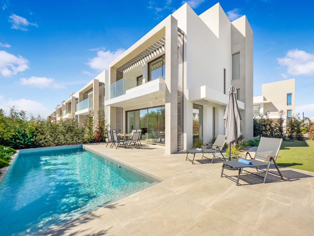 Azure Seaview Garnet Villa — 4-Star Luxury Hotel in Protaras, Cyprus