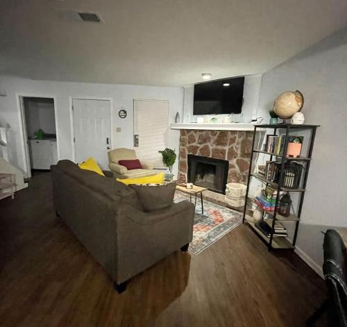 Cozy 2BR 2BA apt close to Siegen & Womans — 4-Star Luxury Hotel in Baton Rouge, United States
