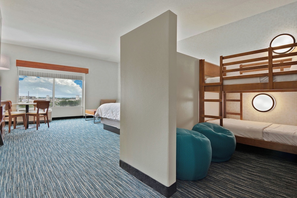 Holiday Inn Express & Suites Orlando Lake Buena Vista by IHG - photo 15