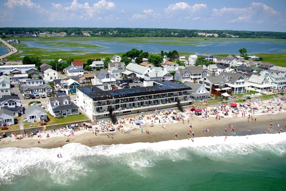 Atlantic Oceanfront Hotel in Wells, United States